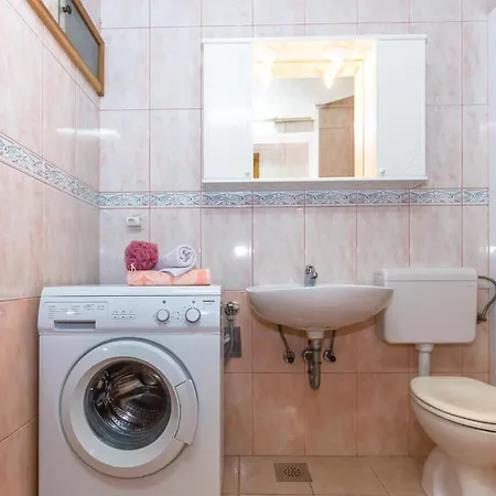 Two-bedroom In Nyaraló Tučepi